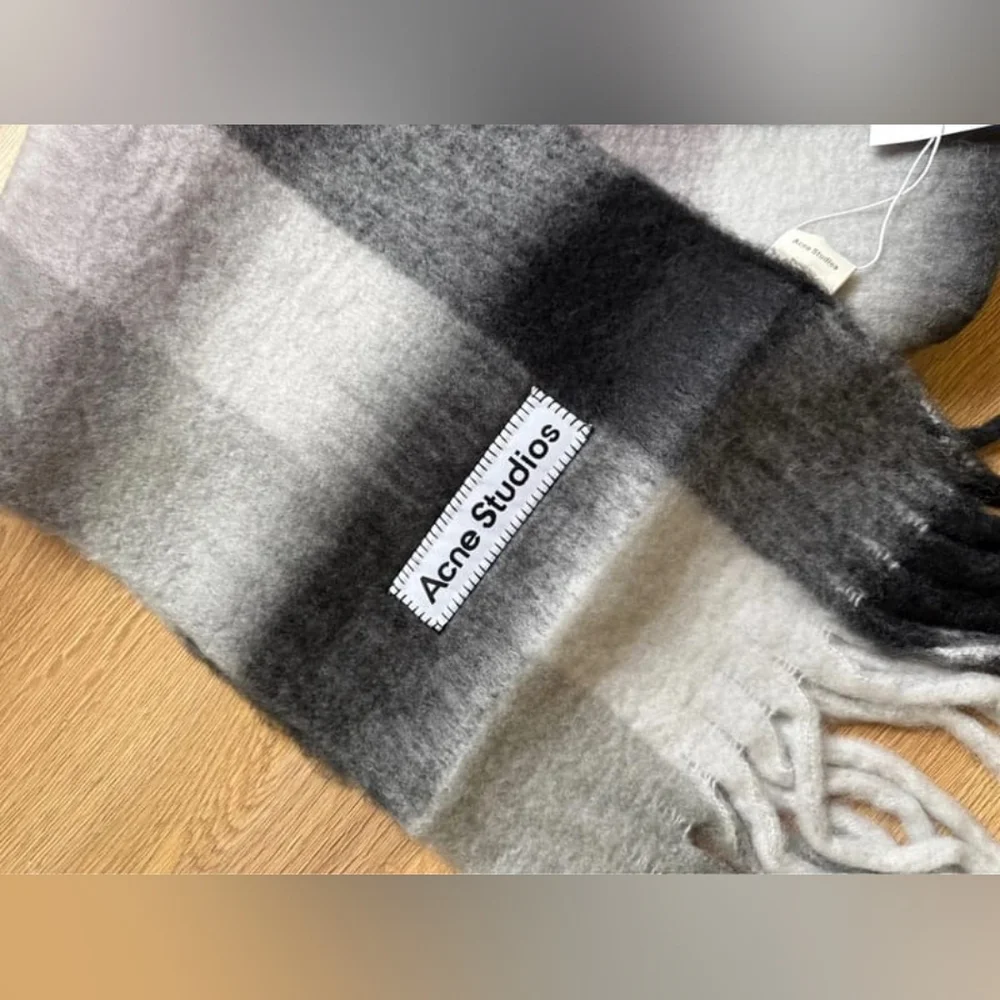 Acne Studios Scarf - Picture 4 of 5
